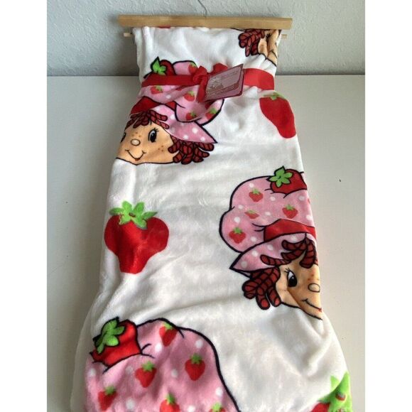 Strawberry Shortcake 60 X 70” Soft Plush Soft Throw Blanket Pink Red Face NEW